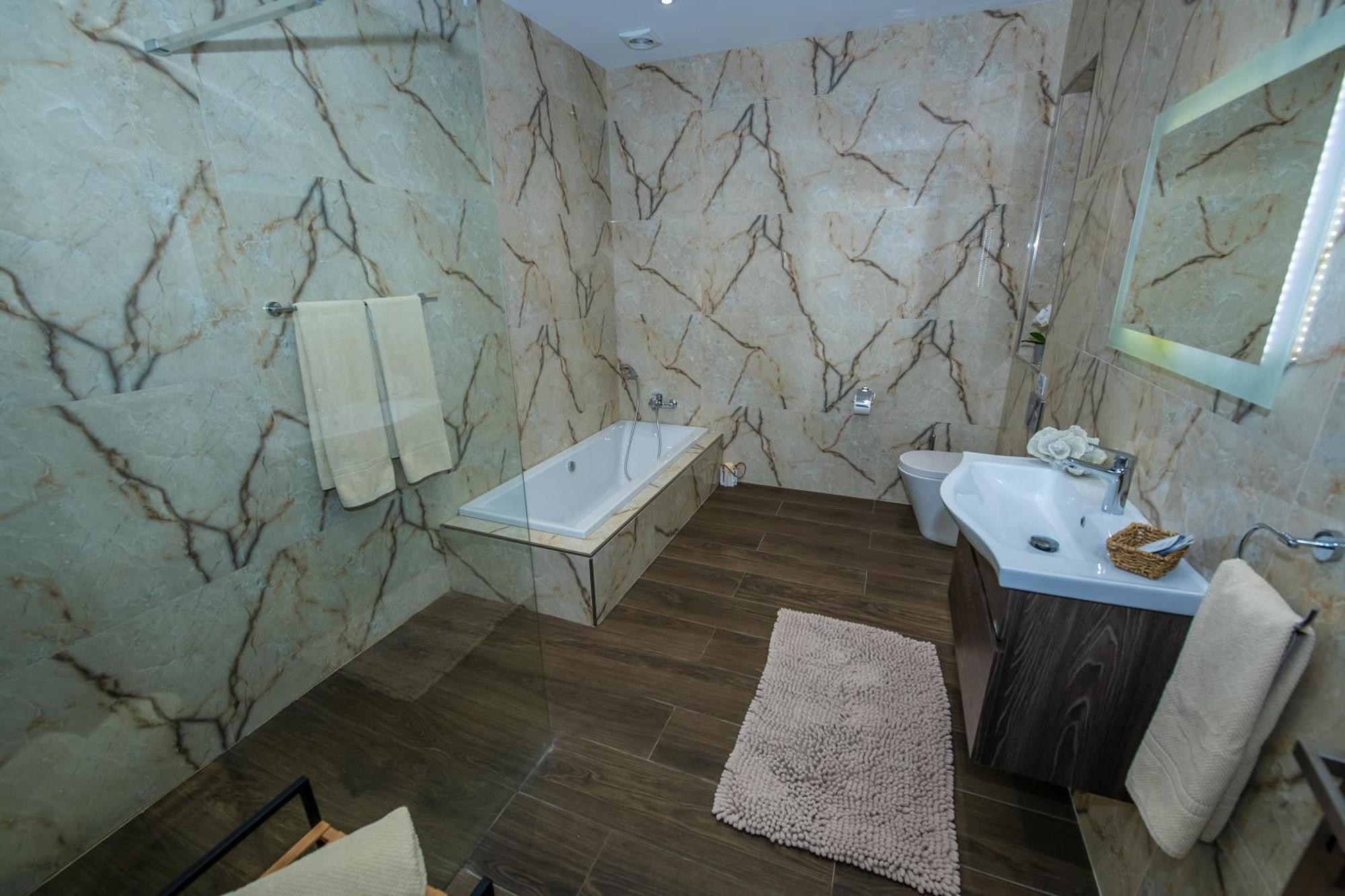 Clifftop Modern Apartment Mellieħa Buitenkant foto