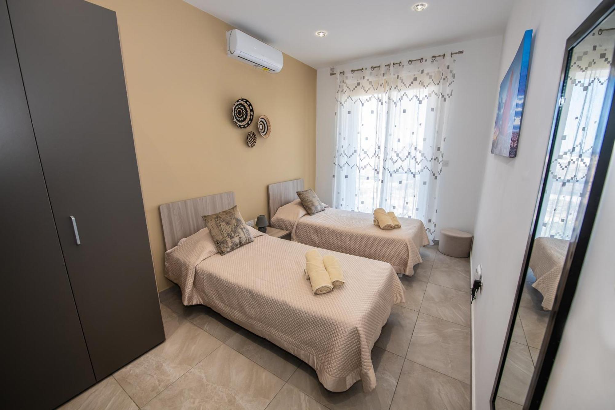 Clifftop Modern Apartment Mellieħa Buitenkant foto